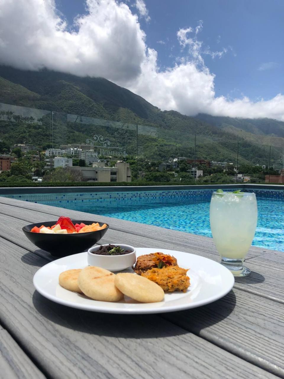 Hotel Altamira Village Caracas Bagian luar foto
