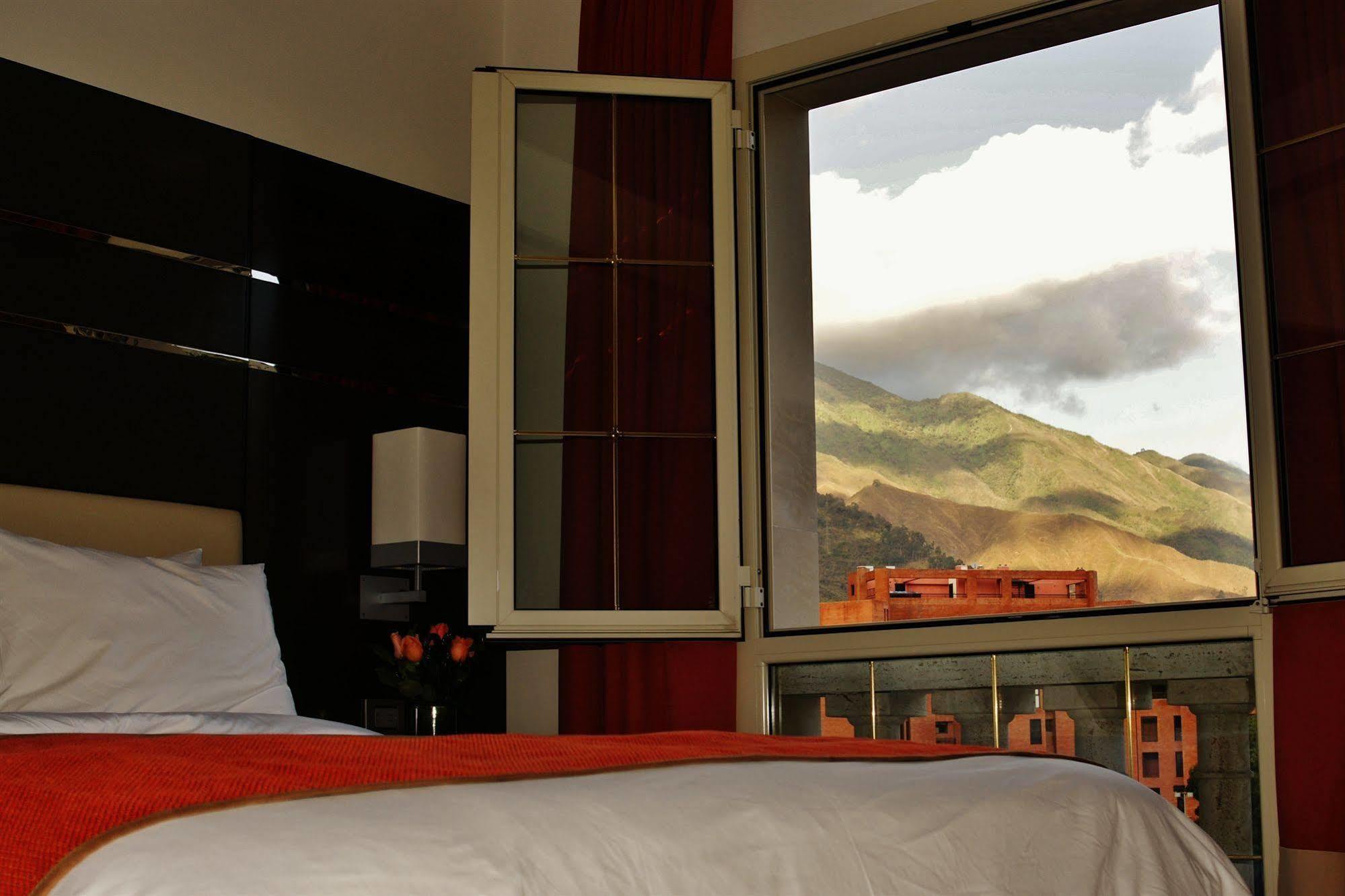 Hotel Altamira Village Caracas Bagian luar foto